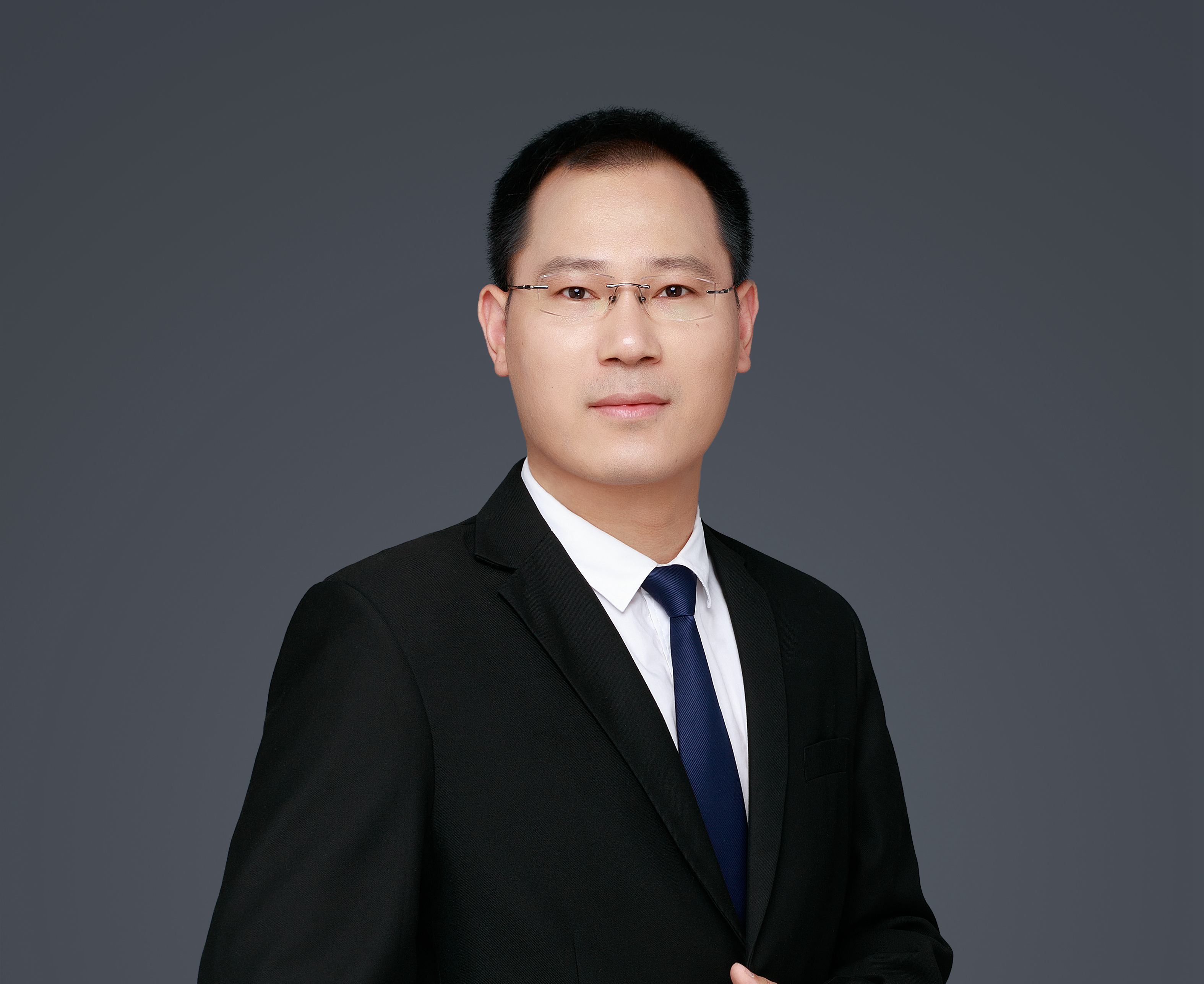 【寻访身边的榜样】科研求索孜孜无怠 培桃育李诲人不倦——记电子科学与工程学院副院长贺龙兵