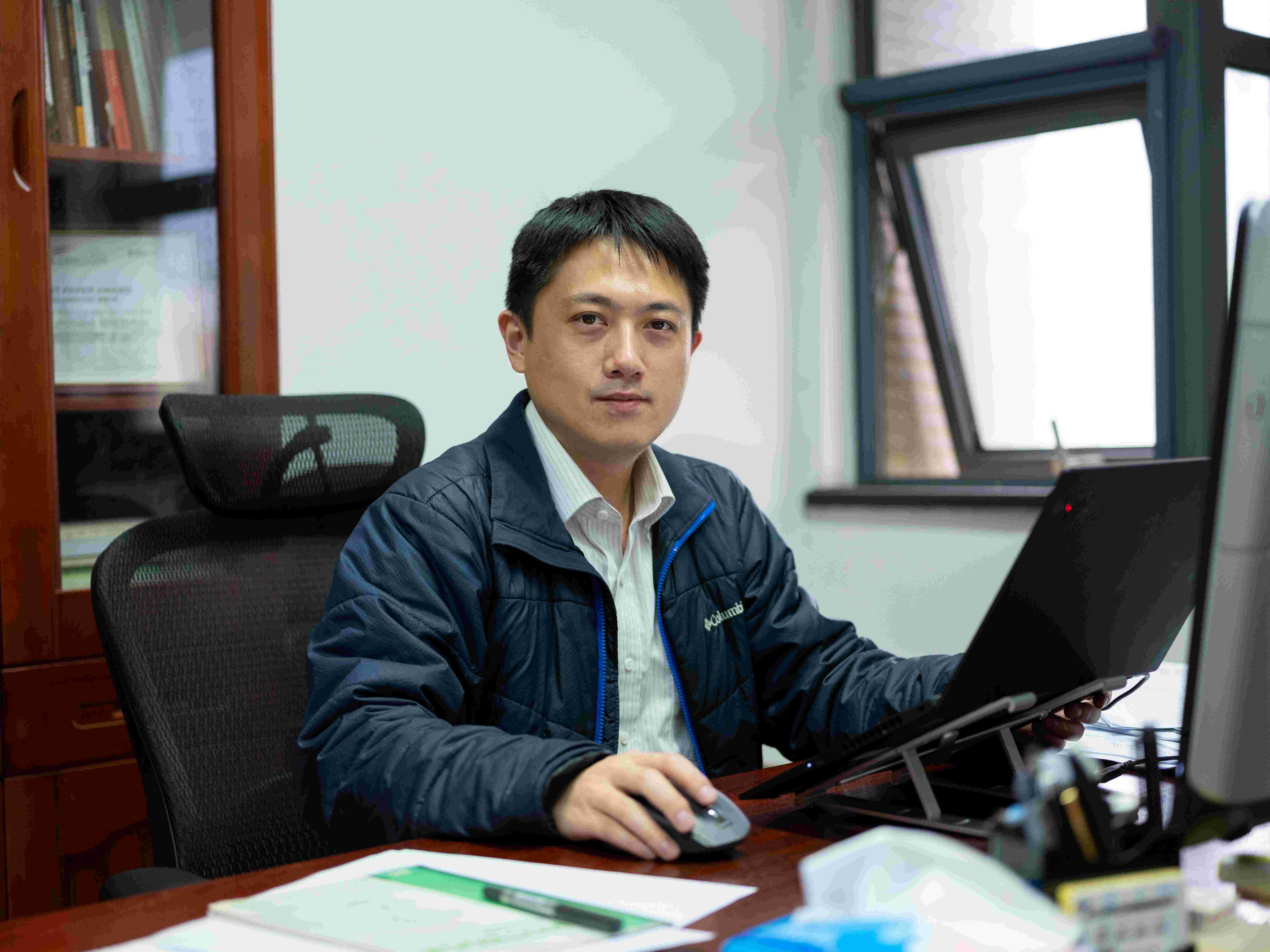 【寻访身边的榜样】静心尽力——记东南大学信息科学与工程学院青年教授许威