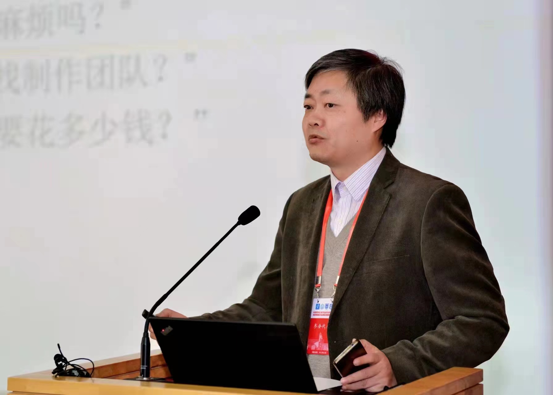 以你为镜：平凡相伴里的微光——记东南大学杰出教学奖获得者、信息科学与工程学院孟桥教授